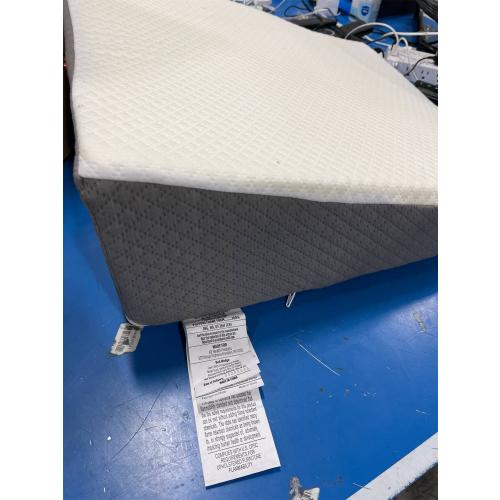 Kölbs Bed Wedge Pillow for Sleep Apnea, Sleeping Comfort, Relaxing, Acid Reflux, Heartburn and Back Pain Relief. Cushion for Sitting Up in Bed. Memory Foam Top, Chic Jacquard Washable Cover.