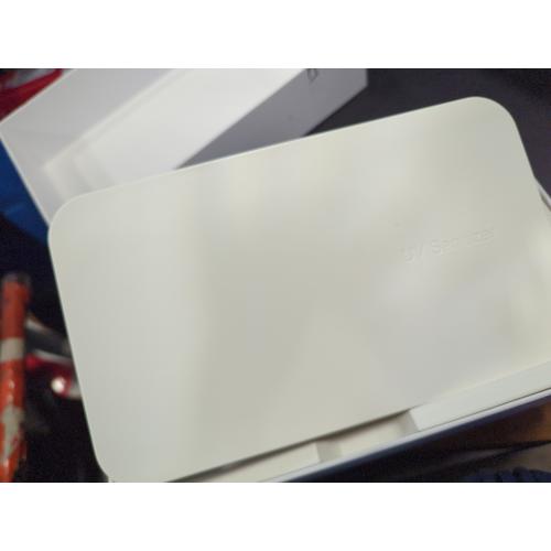 Samsung Electronics Qi Wireless Charger UV Sanitizer GP-TOU020SACWU - White