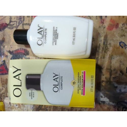 Olay Face Moisturizer, Complete with Sunscreen SPF 15, Daily Facial Lotion for Normal Skin, Lightweight Hydrating Broad Spectrum Sun Protection - Vitamin C, E, and Niacinamide - 6 Oz