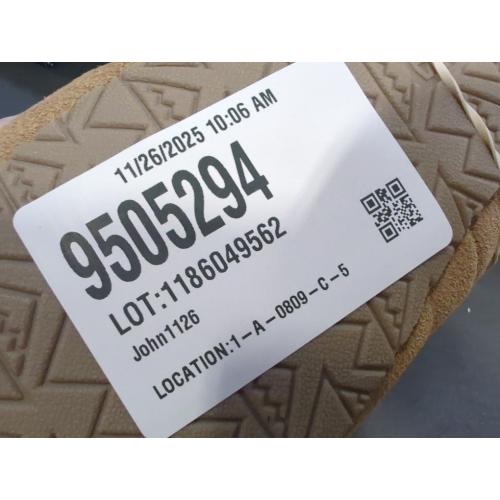 Size 10 Color brown minnetoka furry slipper