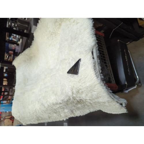 Thick Area Rug 4x6 Cream White Fluffy Shag for Bedroom, Soft Washable Fuzzy Shaggy Non-Slip Plush Carpet for Living Room, Modern Furry Rugs for Kids Nursery Baby Boys Girls Dorm, Ivory