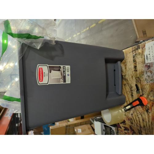 Rubbermaid 8.3-Gallon Cashmere Plastic Trash Can with Lid