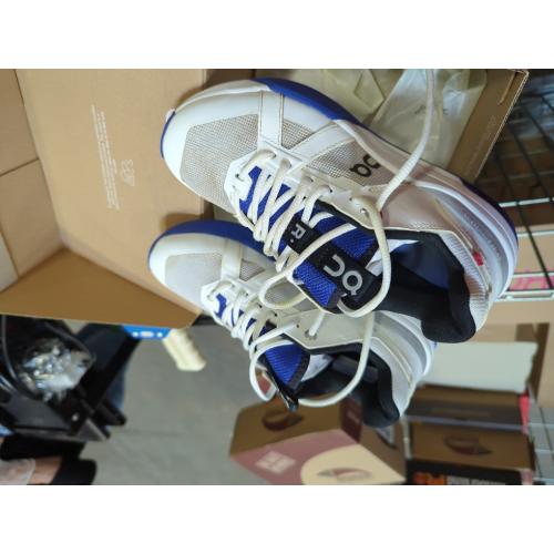 Size 4.5 On Unisex-Child The Roger Ch Pro Youth (Big Kid) Sneaker