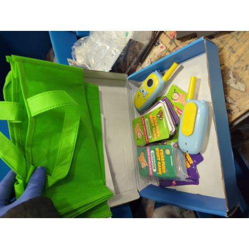 QUOKKA Scavenger Hunt for Kids Ages 4-8 - Treasure Hunting Outdoor Games for Kids 8-12 - 2 Walkie Talkies 2 Bags - 200 Outdoor & Indoor Cards - 3 Bracelets