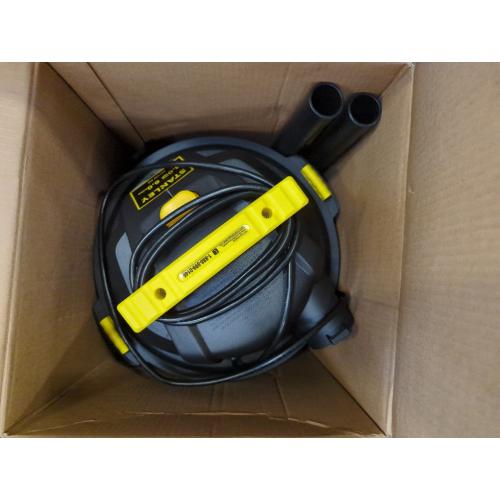 Stanley - SL18116P 6 Gallon wet/dry vacuum - black