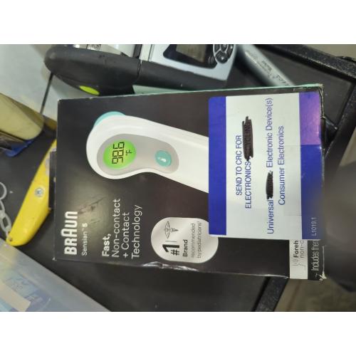 Braun White No Touch Ear and Forehead Infrared Thermometer 1 pk