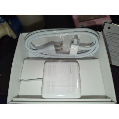 Apple 60W MagSafe Power Adapter (for previous generation 13.3-inch MacBook and 13-inch MacBook Pro)