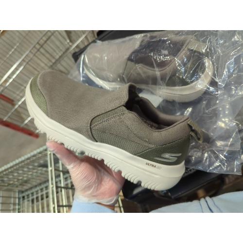 Size 9 Skechers Men's Go Walk Evolution Ultra-Impeccable Sneaker