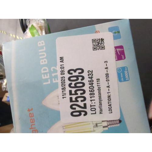 Pack of 4 LED Candle Bulbs 40W Equivalent Dimmable, E12 Candelabra Light Bulbs 4W 470Lm Clear Edison LED Bulb, Daylight White 6000K B11 Classic Bright Filament Bulb, Decorative Lights for Lamps,