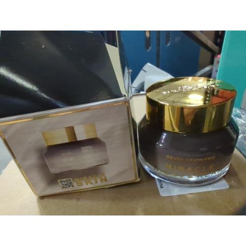 Revolution Beauty London, Pro Miracle Night Cream, Overnight Face Cream, Helps to Smooth & Plump Skin with Retinol & Vitamin E, 1.69 oz