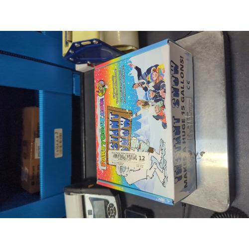 15 Gallons PARTY GOAT Bulk Fake Snow Powder for Outdoor & Indoor use. 39oz Makes 15 Gallons of Instant Snow for Sensory Play. Make Artificial Snowballs. Just Add Water. Magic Fun for Kids