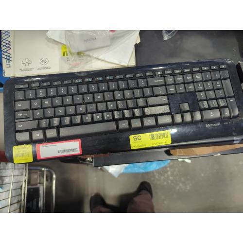 Microsoft Wireless Desktop. Wireless Keyboard and Mouse Combo. Snap-in USB Transciever.