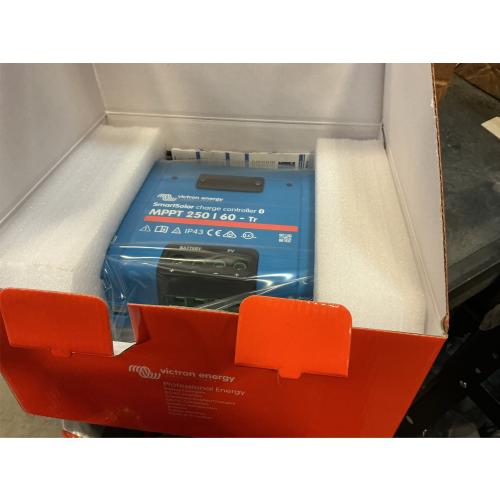 Victron Energy SmartSolar MPPT Tr 250V 60 amp 12/24/36/48-Volt Solar Charge Controller (Bluetooth)