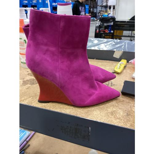 Tory Burch size 5 women USA