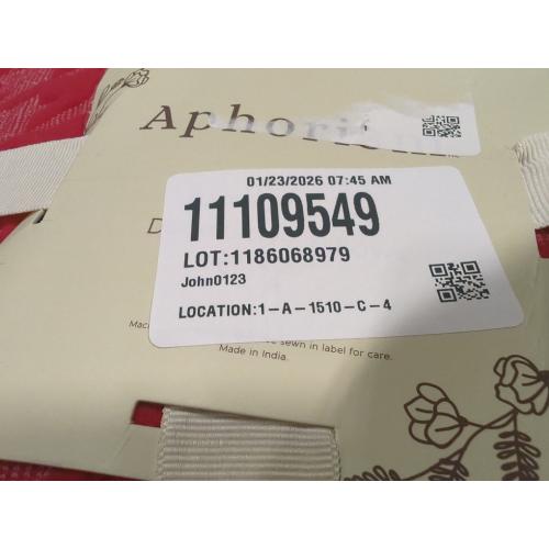 Set of 2 Size 20x20 Color red throw pillows