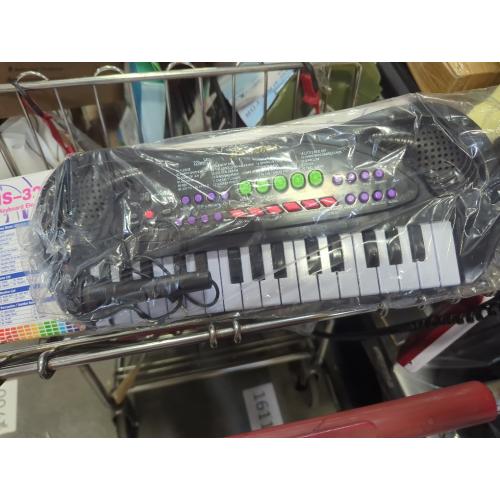 Color Black Kids Keyboard Piano, 32 Keys Multifunction Electric Keyboard Piano for Kids, Kids Piano Musical Instruments Gift Toy for 3 4 5 6 7 8 Year Old Boys and Girls (Black)