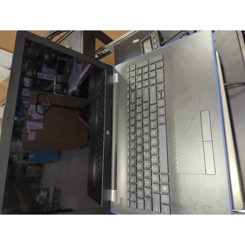 HP Notebook - 15-bw026cy With Charger