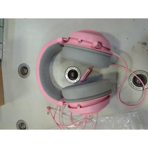 Pink and Grey Razer Kraken Gaming Headset: Lightweight Aluminum Frame, Retractable Noise Isolating Microphone, For PC, PS4, PS5, Switch, Xbox One, Xbox Series X & S, Mobile, 3.5 mm Audio Jack - Quartz Pink