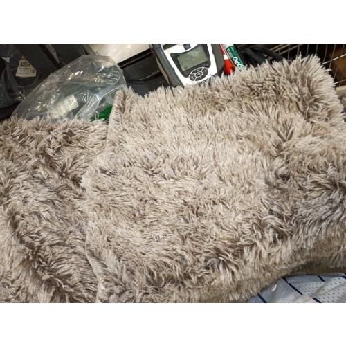 XeGe 2 Pieces Faux Fur Throw Pillow Covers, Shaggy Fluffy Cushion Covers, Cute Fuzzy Decorative Pillow Covers, Plush Furry Velvet Pillowcases for Bed Couch Living Room (18''x18'', Khaki Ombre)