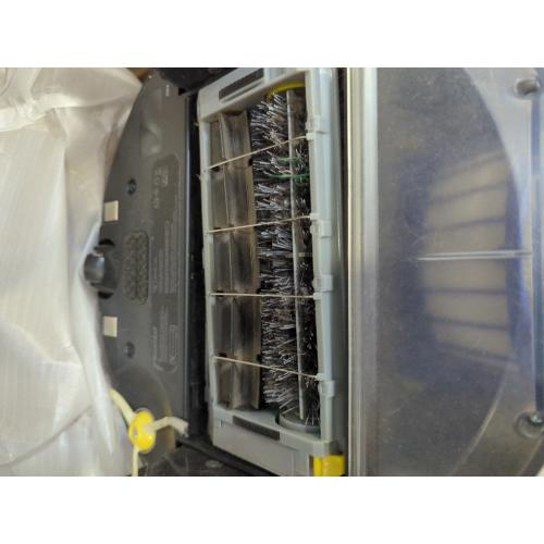 iRobot Roomba 694 Robot Vacuum-Wi-Fi Connectivity, Personalized Cleaning Recommendations, Works with Alexa, Good for Pet Hair, Carpets, Hard Floors, Self-Charging