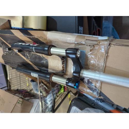 26/27.5/29 Inch MTB Suspension Fork, Travel 120mm, 28.6mm Straight Tube QR 9mm, 100mm Spacing Hub, Crown Lockout Aluminum Alloy Shock Absorber XC Mountain Bike Front Fork