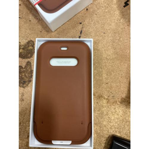 Apple iPhone 12 / 12 Pro Leather Sleeve with MagSafe - Saddle Brown