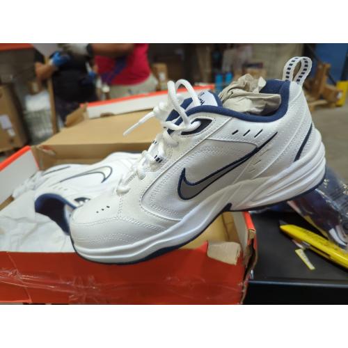 Size 9.5 Nike Men's Air Monarch IV Cross Trainer