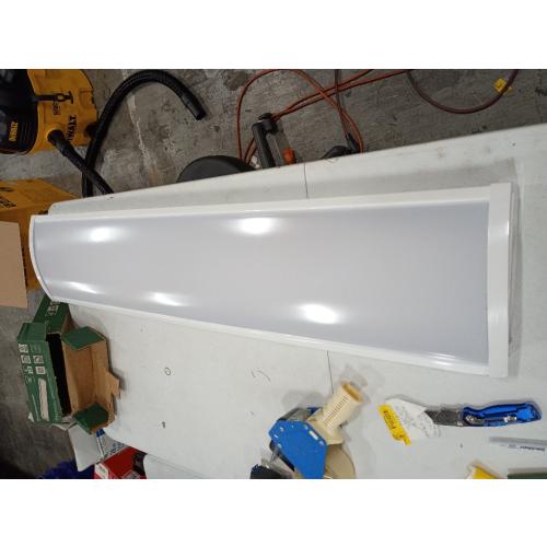 Lithonia Lighting 4 ft. 4000/5000/6000 Lumens Integrated LED Triac Dimming White Wraparound Light, Switchable Color Temperature (Dent; see the picture)
