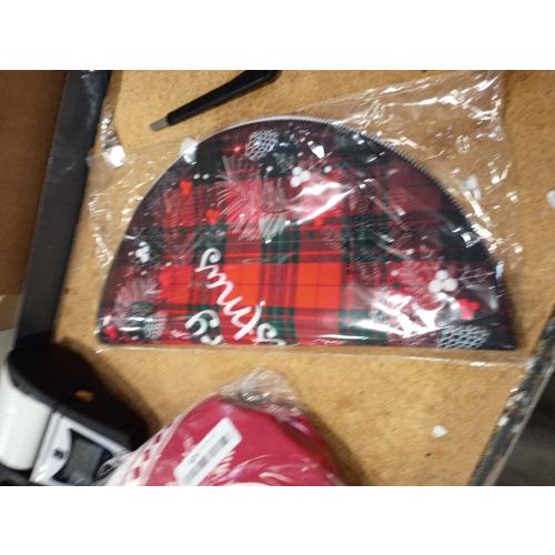 Christmas Placemats Set of 6 Round Holiday Table Mats 13 Inch Heat Resistant Wipeable Waterproof Placemats Washable Xmas Bell Dining Table Mats for Home Kitchen Parties Decor Merry Christmas Placemats