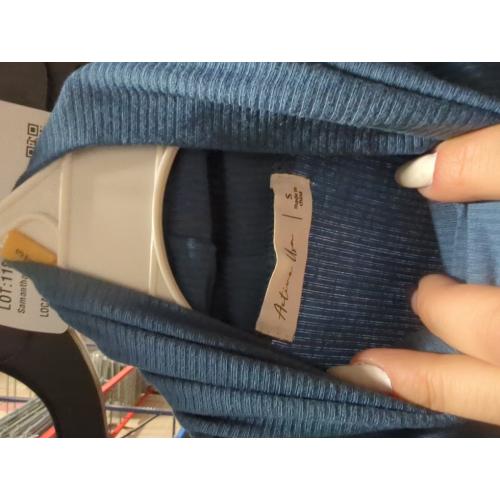 Size small Active USA Lightweight Mock Turtleneck Crop Tops Long Sleeve Casual Base Layer for Women