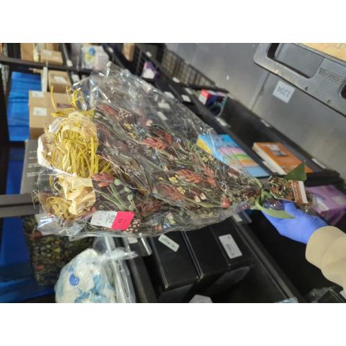 Real Flower Bouquet for Christmas Decorations with Dried Pine Branches & Flowers,