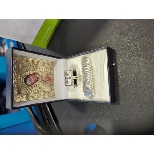 EHV Silver Plated Wedding Unity Coins with Decorative Display Case, Treasure Box, and Silver Platter, Classic Arras Ceremony Souvenirs, Beautiful Confirmation Gift Set (Virgen Busto)