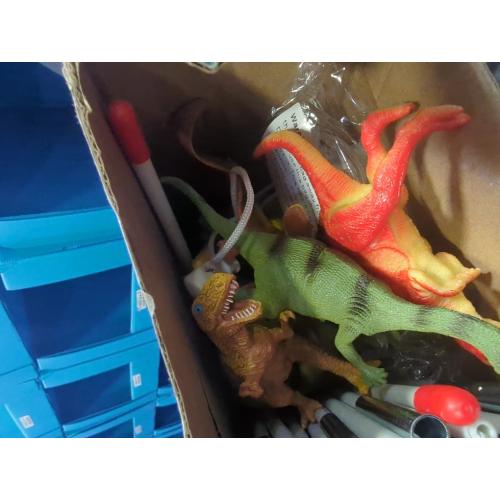W&O Dino Super Dome with Roar Button, Dinosaur Toys and LED Lights - Epic Dinosaur Tent for Kids Aged 3-12 Perfect for Indoor & Outdoor Adventures