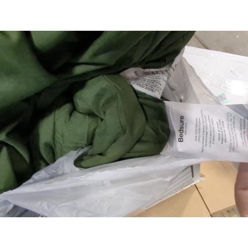 Bedsure Duvet Cover Queen Size - Soft Double Brushed Bedding Set for Kids & Adults, Zipper Closure, 3 Pieces, Includes 1 Duvet Cover (90x90) & 2 Pillow Shams, NO Comforter, Olive Green