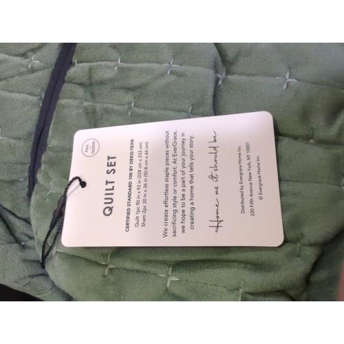 EverGrace Luxury Velvet Quilt Set Queen Size 3 Piece, Soft Cross-Stitch Velvet Comforter Set with Pillow Shams, Lightweight Coverlet Bedspread Bedding Set for All Seasons, Loden Green