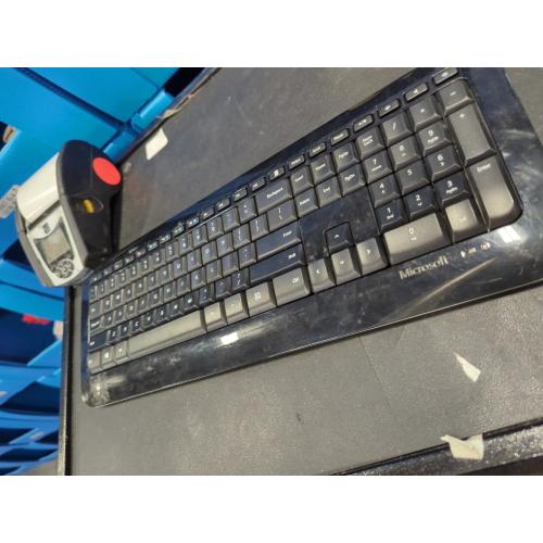 Microsoft Wireless Desktop. Wireless Keyboard and Mouse Combo. Snap-in USB Transciever.