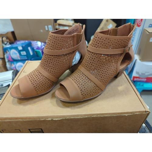 Easy Street Women's Carrigan Ankle Boot, Tan, 11