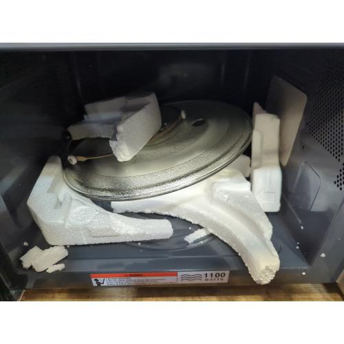 Farberware 1.3 Cu. Ft. Countertop Microwave Oven – 1100 Watts Power, Smart Sensor Auto Cook Settings, Defrost, Easy Clean and Child Safety Lock - White Platinum