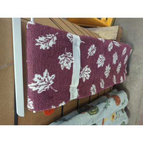 Deco Feather Yarn Throw 50 x 70 Plum with White Leaves