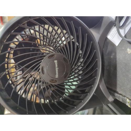 Honeywell TurboForce 11.3 in. H 3 speed Air Circulator Fan