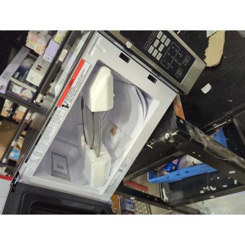 BLACK DECKER 0.7 cu ft 700W Microwave Oven - Black - EM720CPN-P