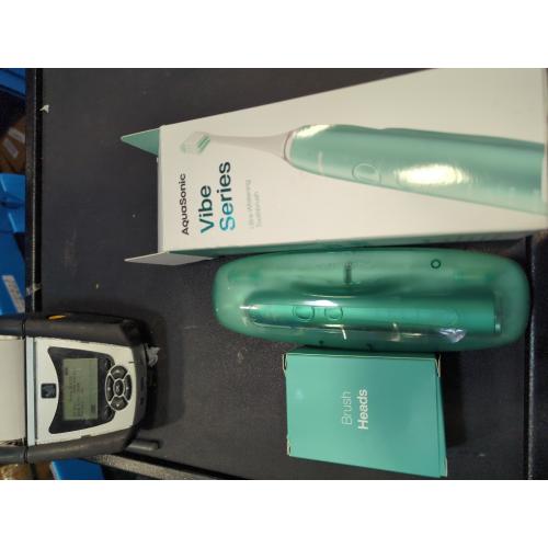 Mint, Aquasonic Vibe Series Ultra-Whitening Toothbrush – ADA Accepted Power Toothbrush - 8 Brush Heads & Travel Case – 40,000 VPM Motor & Wireless Charging - 4 Modes w Smart Timer – Mint Green Metallic