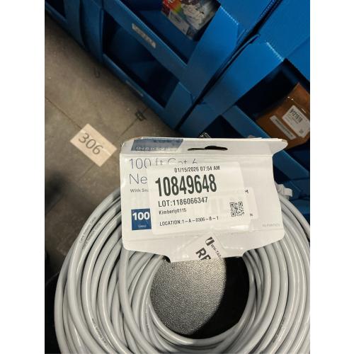 Insignia™ - 100' Cat-6 Ethernet Cable - Gray