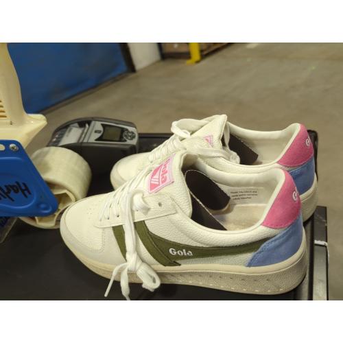 Size 9.5 Gola Women's Grandslam Trident Sneaker