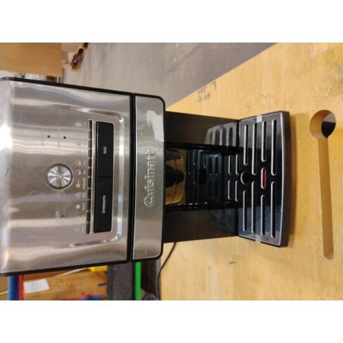 Cuisinart Coffee Maker, Grind and Brew Single Serve Coffee Maker, 6 Cup Sizes, Built-in Stainless Steel Burr Mill, Adjustable Strength, Grind Control and Over Ice Feature, Easy Cleaning, DGB-30‼️Light dirt and missing measuring spoon and reservoir filter‼️
