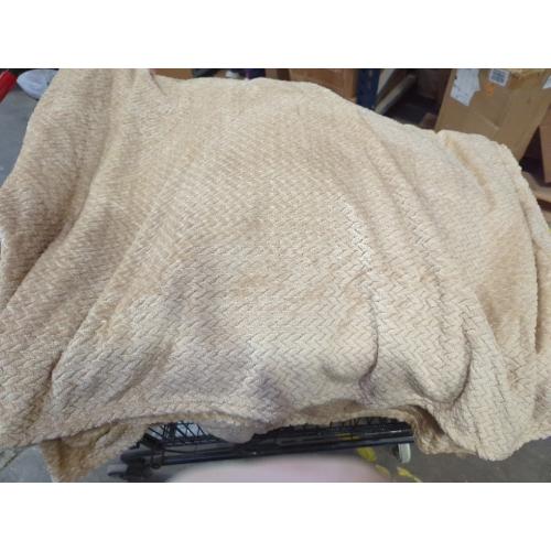 Exclusivo Mezcla Fleece Throw Blanket Extra Large, Super Soft and Warm Blankets for Couch, Sofa and Bed Waffle Textured, Cozy, Fuzzy and Lightweight (Camel, 50x70 Inches)