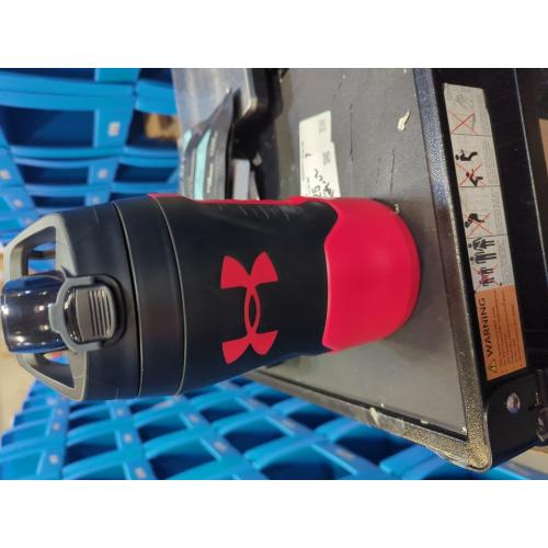 Under Armour 32 oz Insulated Water Bottles - Sports Water Jug with Handle, Fence Hook, Leak Resistant for Baseball, Football & More, 32 oz Water Bottles, Sports Water Bottle Insulated