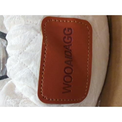 Dog Car Seat for Small Dogs,Ultra-Soft Fabric,2 Storage Pockets & Safety Leash,Adjustable Straps,Easy to Install,Fully Detachable and Washable(Beige)