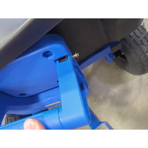 Color Black and Blue Kobalt 4.0-cu ft Poly Yard Cart