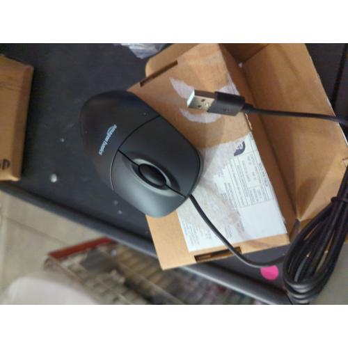 Amazon Basics 3-Button USB Wired Mouse with Scrolling and Tracking - Standard, Black